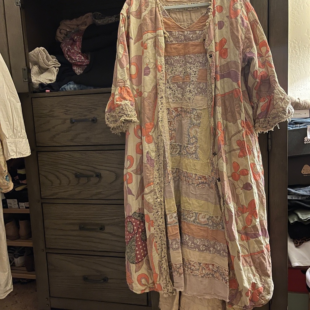 Magnolia pearl rainbow visions kimono